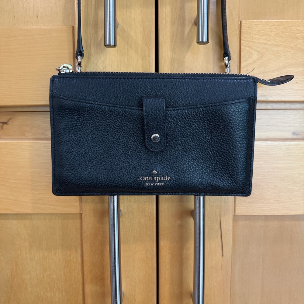 Pre-Owned Kate Spade Black Pebbled Leather Crossbody